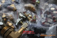 玖信JXP5080JGK高空作業(yè)車用的康明斯ISBE185 30發(fā)動機(jī)的配件及大修